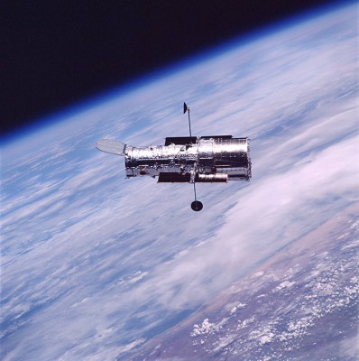 Hubble in orbita fotografato nel 2002