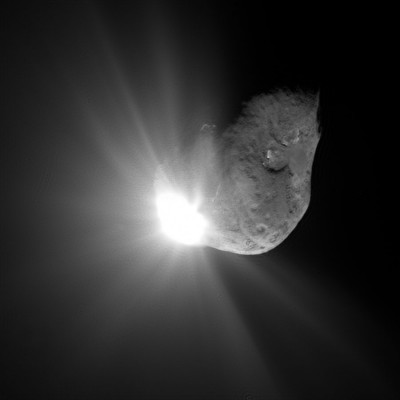 La sonda ROSETTA fotografa l'impatto della Deep Impact sulla cometa Tempel 1