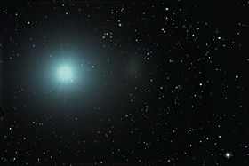 La stella Regolo una nana bianco azzurra, principale stella della costellazione del Leone; dista da noi 77,5 anni luce ed e 130 volte piu luminosa del Sole