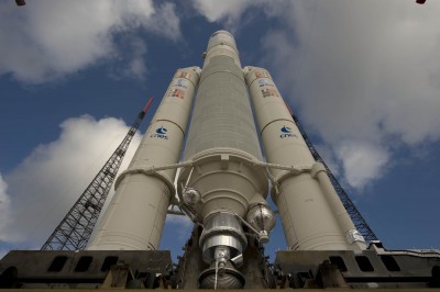 Ariane V pronto sulla rampa di lancio cin in "pancia" Planck ed Herschel