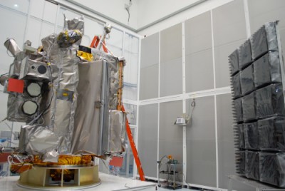 LRO durante le fasi di costruzione - credits Ben Cooper/NASA