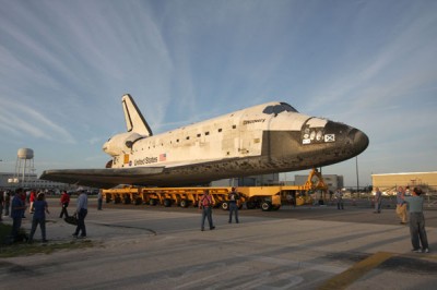 STS 133 Discovery durante il rollover settembre 2010 - Credits: Stephen Clark-Spaceflight Now