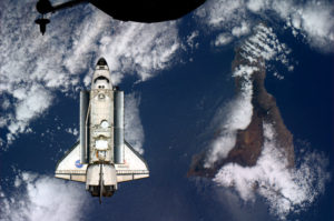 Atlantis nella missione STS 132 prima dell'aggancio alal ISS - Credits: NASA