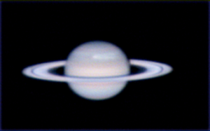 Saturno fotografato da Paolo Campaner il 25 marzo 2011. Nell'immagine è visibile la nuova tempesta sviluppatasi sul pianeta SATURNO,nei primi di dicembre 2010 ed ancora molto attiva anche in questo periodo. Ripresa con Ottica Marcon newton 200mm di apertura, a 5500mm di focale, su webcam DBK21 alle ore 00h.21m TU