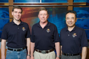 Sayuz EXP 28 - da sinistra: Sergey Volkov (CMD), Michael E. Fossum (FE1), Satoshi Furukawa (FE2) - Copyright degli aventi diritto