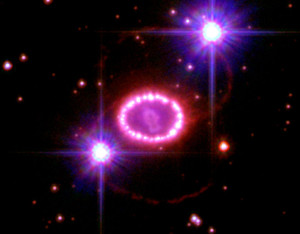 SN 1987A qui è molto ben visibile l'annello di materia posto attorno al resto di Sanduleak anni dopo l'esplosione- Credits: Hubble/NASA