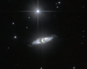 La stella orente IRAS 22036+5306 - Credits: ESA / NASA e Hubble