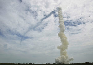 STS 135 Atlantis lift-off - Credits Jason Major