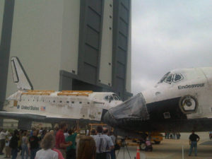 Discovery ed Endeavour naso a naso! - Credits: NASA