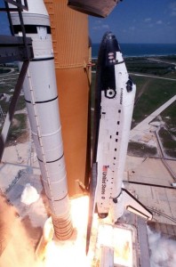 STS 100 il perfetto decollo dello Space Shuttle Endeavour con a bordo Guidoni - Credits: NASA