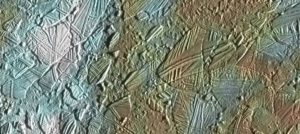 Una porzione della superficie di Europa - Credits: NASA