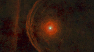 L'immagine di Betelgeuse ripresa da Herschel nell'infrarosso, mostra gli archi di materia - Credits: ESA