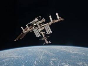 Foto di Paolo Nespoli alla ISS con lo Shuttle Endeavour agganciato - Credits: NASA/ESA