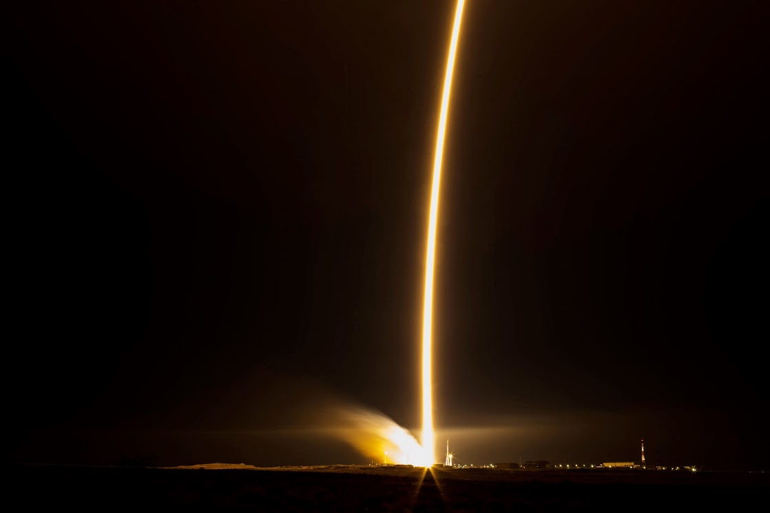 Soyuz TMA 15M liftoff: striscia luminosa - Credit: ESA/NASA