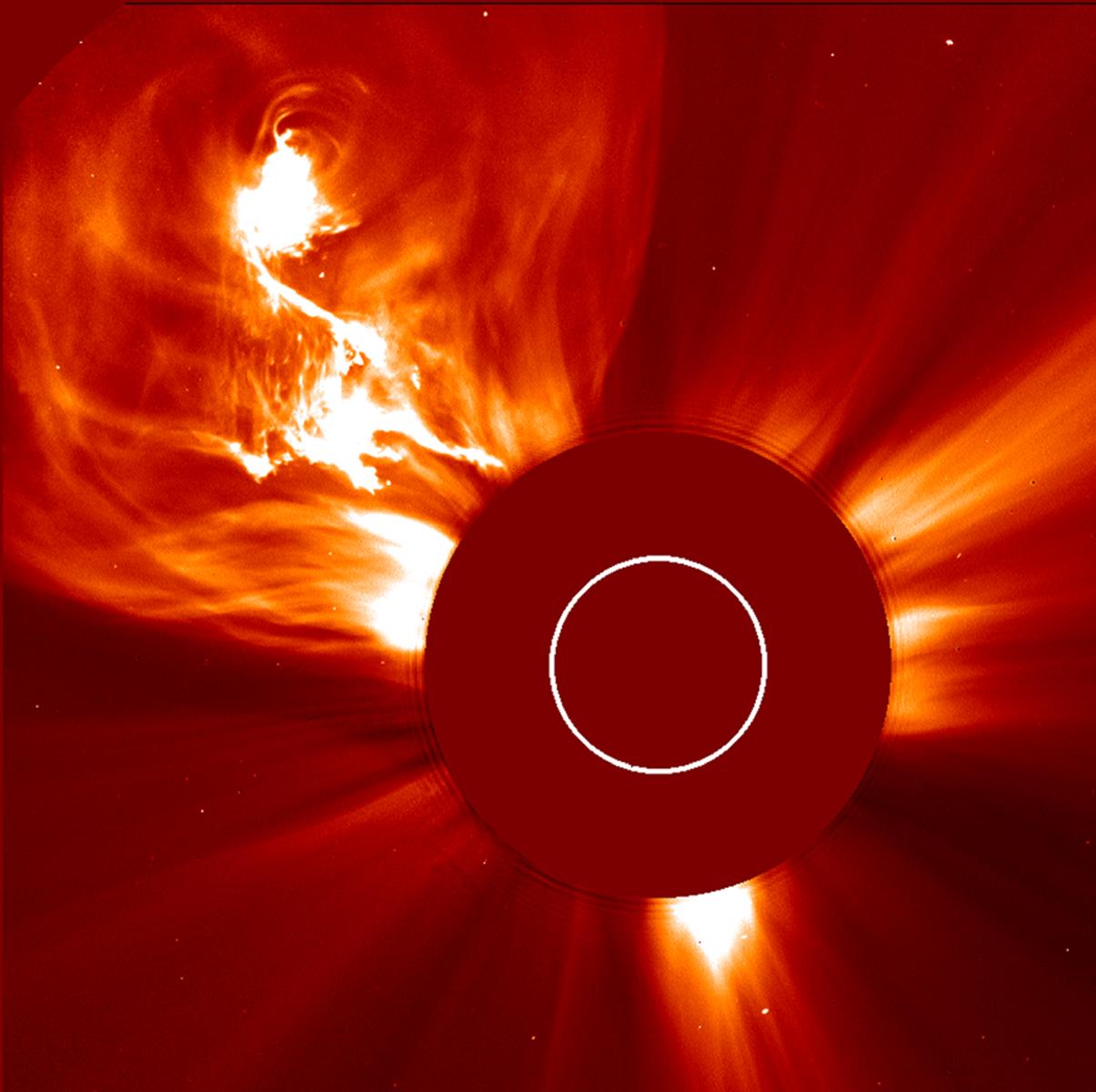 CME del Sole prodotta il 4 gennaio 2002. - Credits: NASA