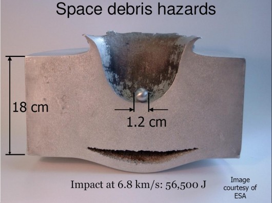 I danni di un detrito spaziale largo solo 1,2 cm - Credits: ESA