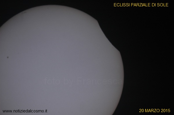 UN MIO SCATTO DEDICATO ALL'INIZIO DELL'ECLISSI DEL 20 MARZO 2015 Fotocamera Nikon D70 montata su Celestron 8 Schmidt-Cassegrain montatura a forcella.